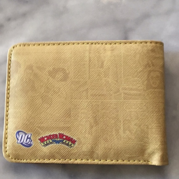 Wonder Woman Logo DC Wallet/New - Picture 2 of 7